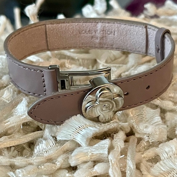LOUIS VUITTON Leather Monogram Wish Bracelet W/dust bag⭐️Silver-tone hardware - Picture 10 of 11